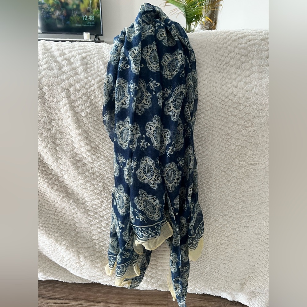 Light Mandala Scarf